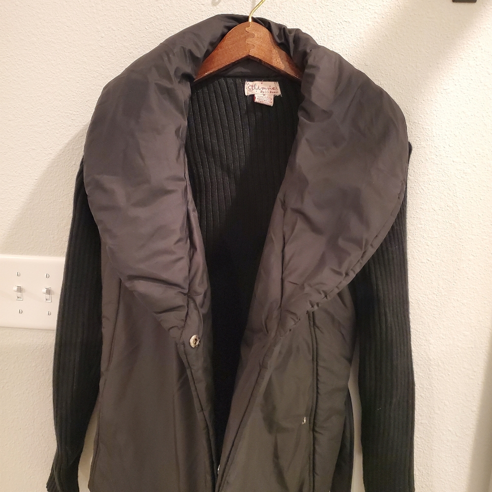 Sweater jacket black size medium long sleeve. The Brand name is Glummer.